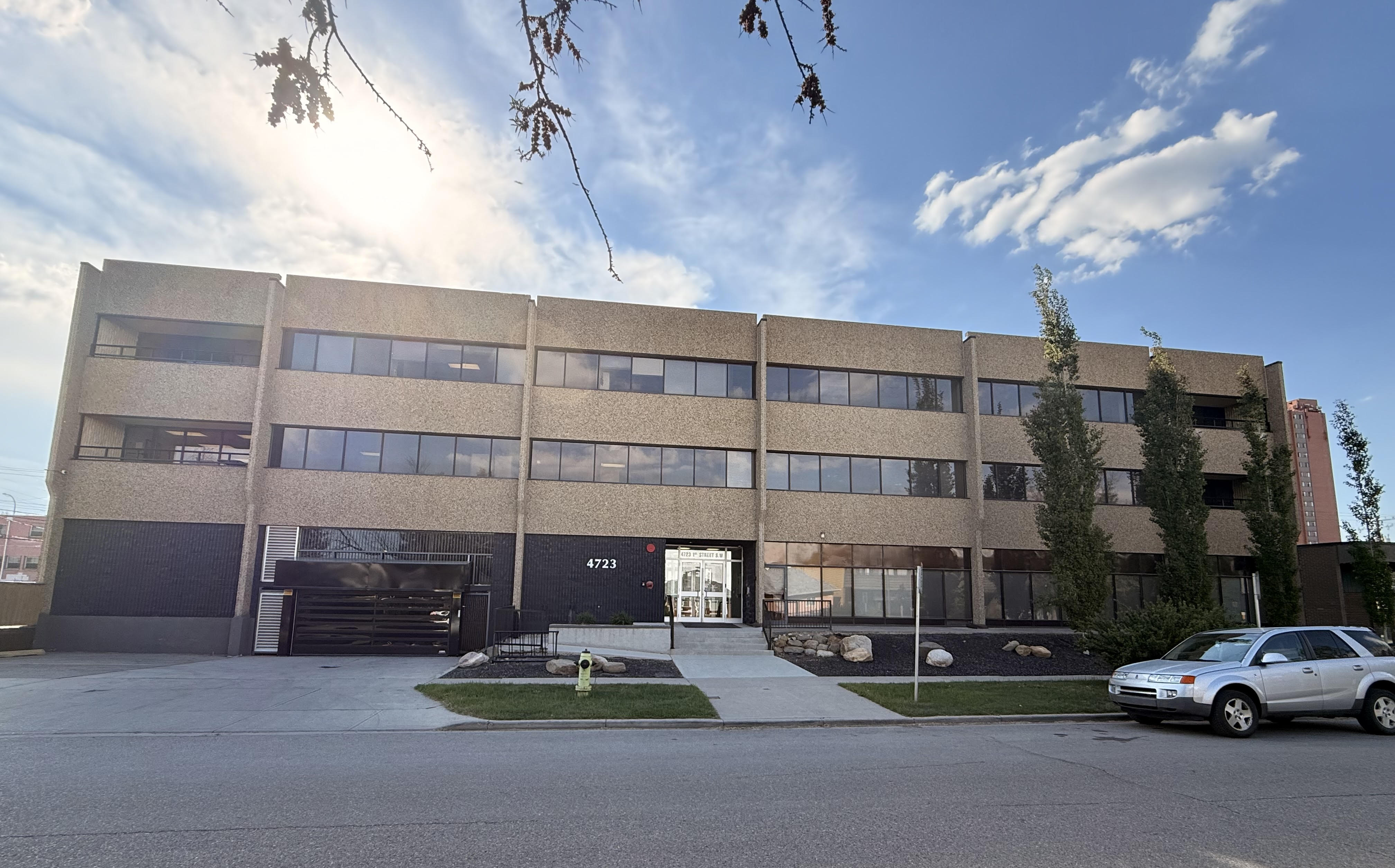 Health Upwardly Mobile clinic at 4723 1st Street SW in Calgary